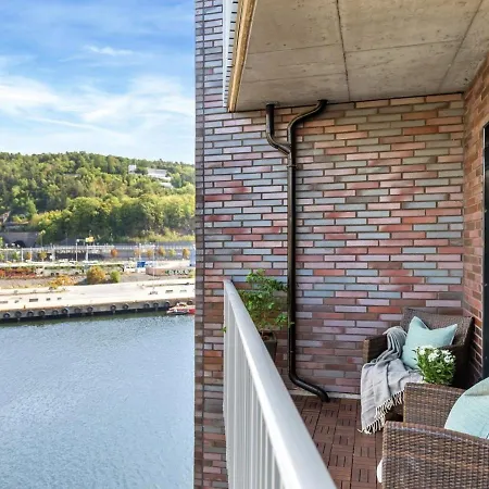 Seaside With Sea View - 2 Sunny Balconies - 6 Pax Apartment