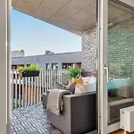 Апартаменты Seaside With Sea View - 2 Sunny Balconies - 6 Pax *